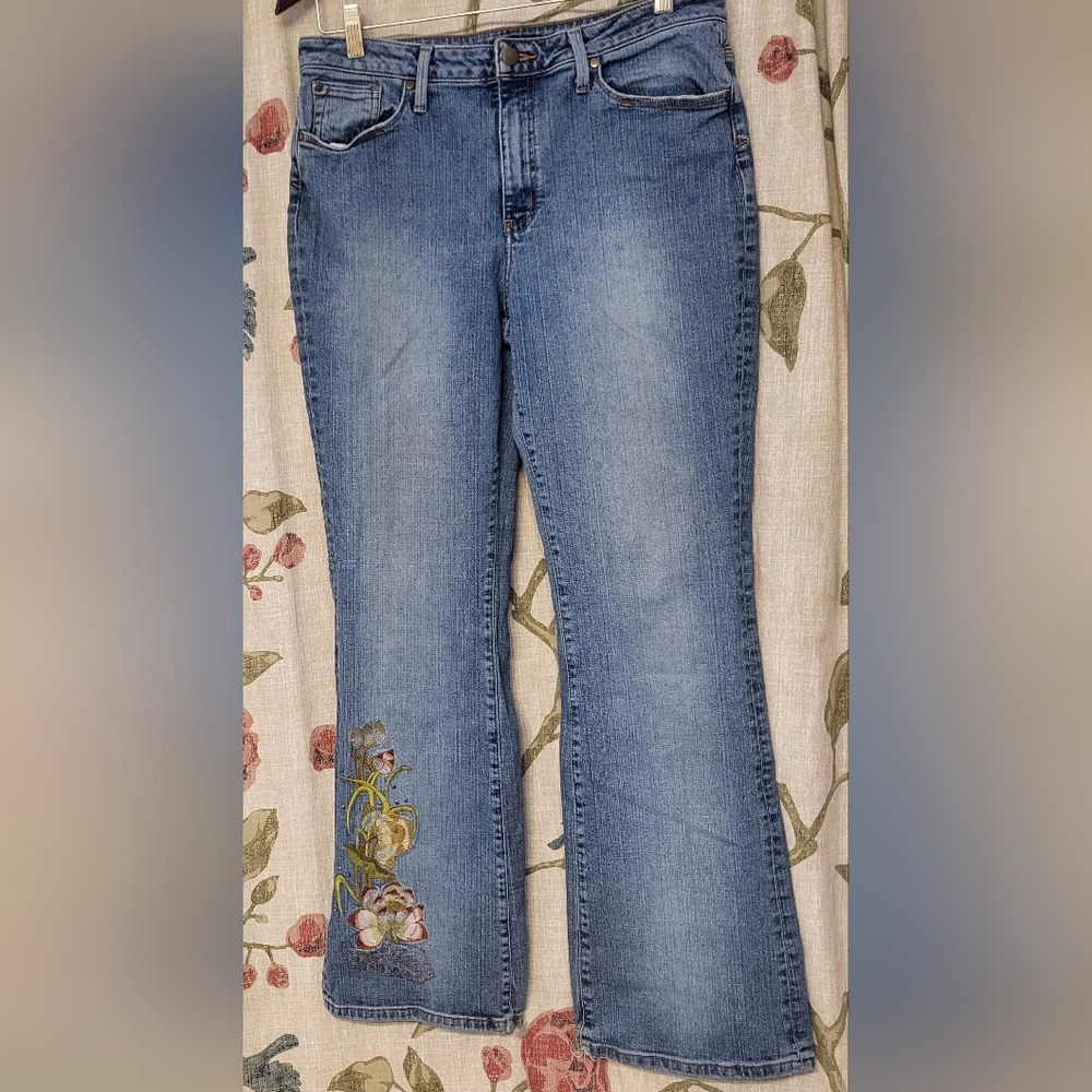 a.n.a. lotus flower jeans 🪷 size 12, embroidered